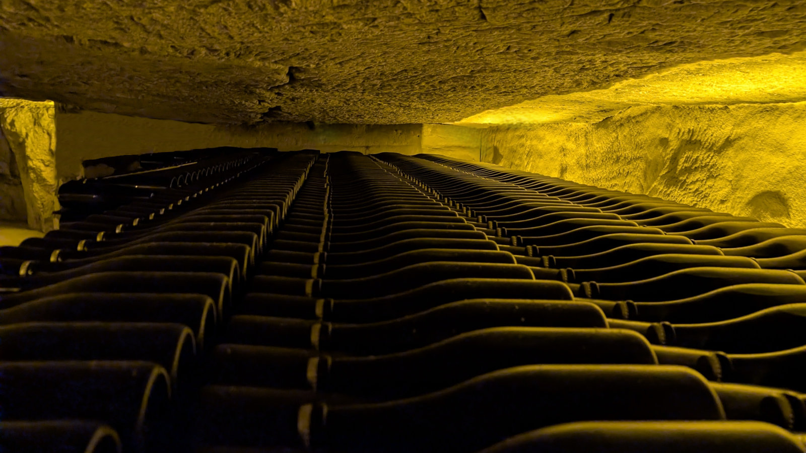 Bouteilles de Champagne sur lattes